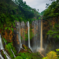 Tumpak Sewu adalah destinasi sempurna bagi pecinta alam dan fotografer yang mencari keindahan autentik Indonesia.