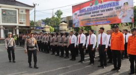Jelang Perayaan Natal dan Tahun Baru, Pores Pamekasan Menggelar Apel Gelar Pasukan Ops Lilin Semeru 2024