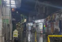 Salah satu rumah warga yang terdampak banjir di desa Bungurasih, Kecamatan Waru, Kabupaten Sidoarjo. (Foto: Instagram @pojokbungurasih)