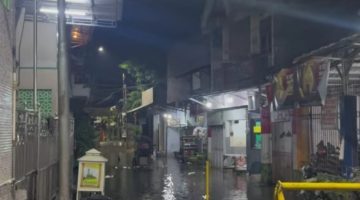 Salah satu rumah warga yang terdampak banjir di desa Bungurasih, Kecamatan Waru, Kabupaten Sidoarjo. (Foto: Instagram @pojokbungurasih)