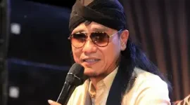 Ulama kondang Gus Miftah kembali mencuri perhatian publik dengan gaya dakwahnya yang unik dan kekinian.