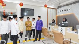 Menag Nasarudin Meninjau Pelayanan pada PTSP Kanwil (Foto : doc. Kemenag Jatim)