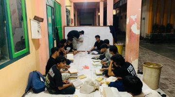 Makna Keterlemparan: Refleksi Eksistensialisme di Pojok Surau